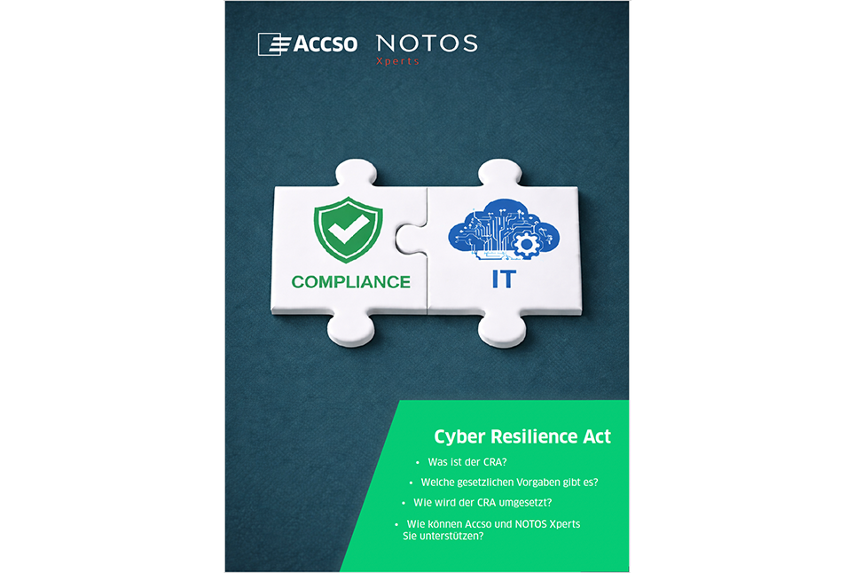 Dunkelblauer Hintergrund mit zwei verbundenen Puzzleteilen: links grünes Compliance-Siegel, rechts blaues IT-Cloud-Gear; unten grüne Fläche mit 'Cyber Resilience Act'.