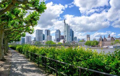 2025 Banken Finanzen Skyline grün